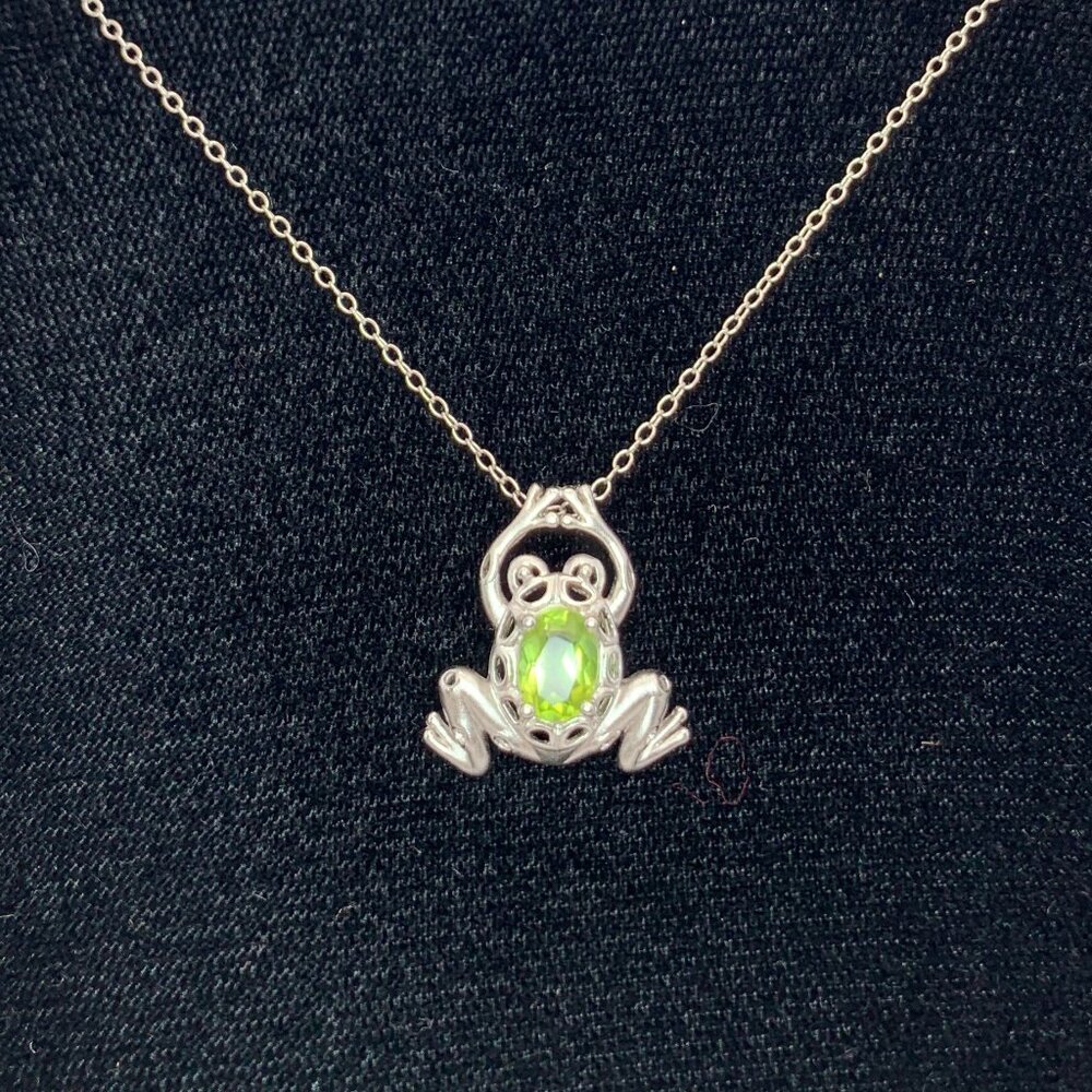925 SILVER FROG NECKLACE WITH GREEN STONE